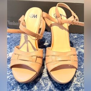 Elegant nude heels 7 M